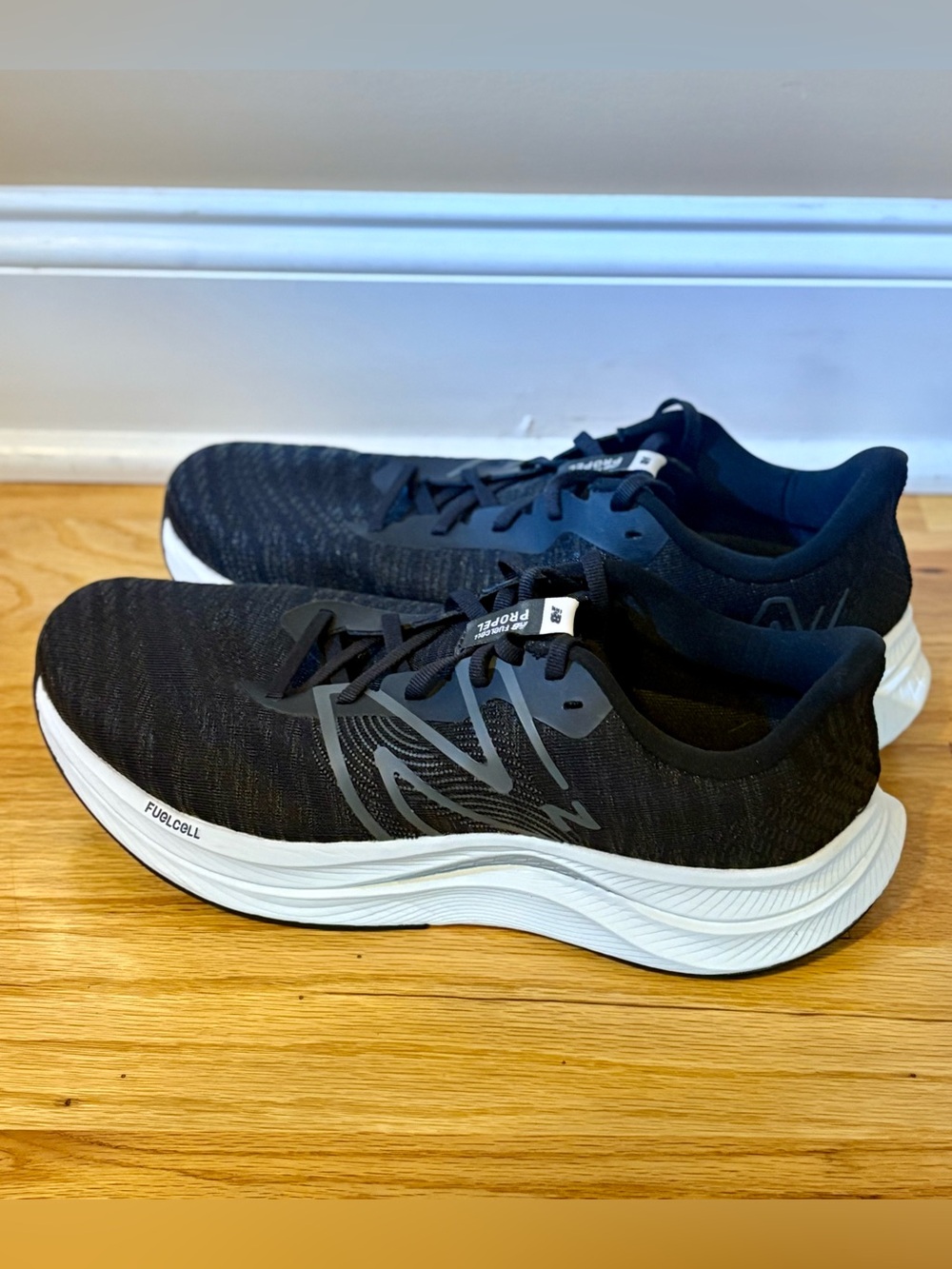 New Balance Fuelcell Propel v4 
Men’s 10.5 Wide 2E Running Shoes